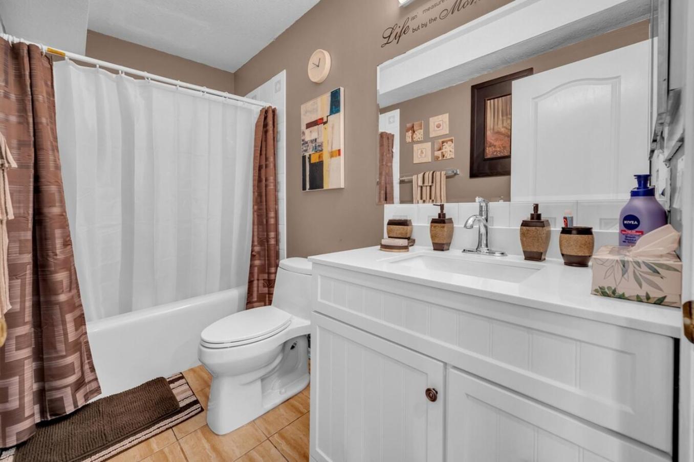 52-3 Bed Suite On Lake Central Ac By Airport Calgary Luaran gambar